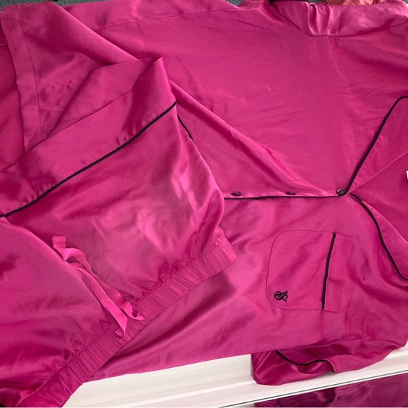 Victoria’s Secret Silk Pajama Set - Picture 7 of 7